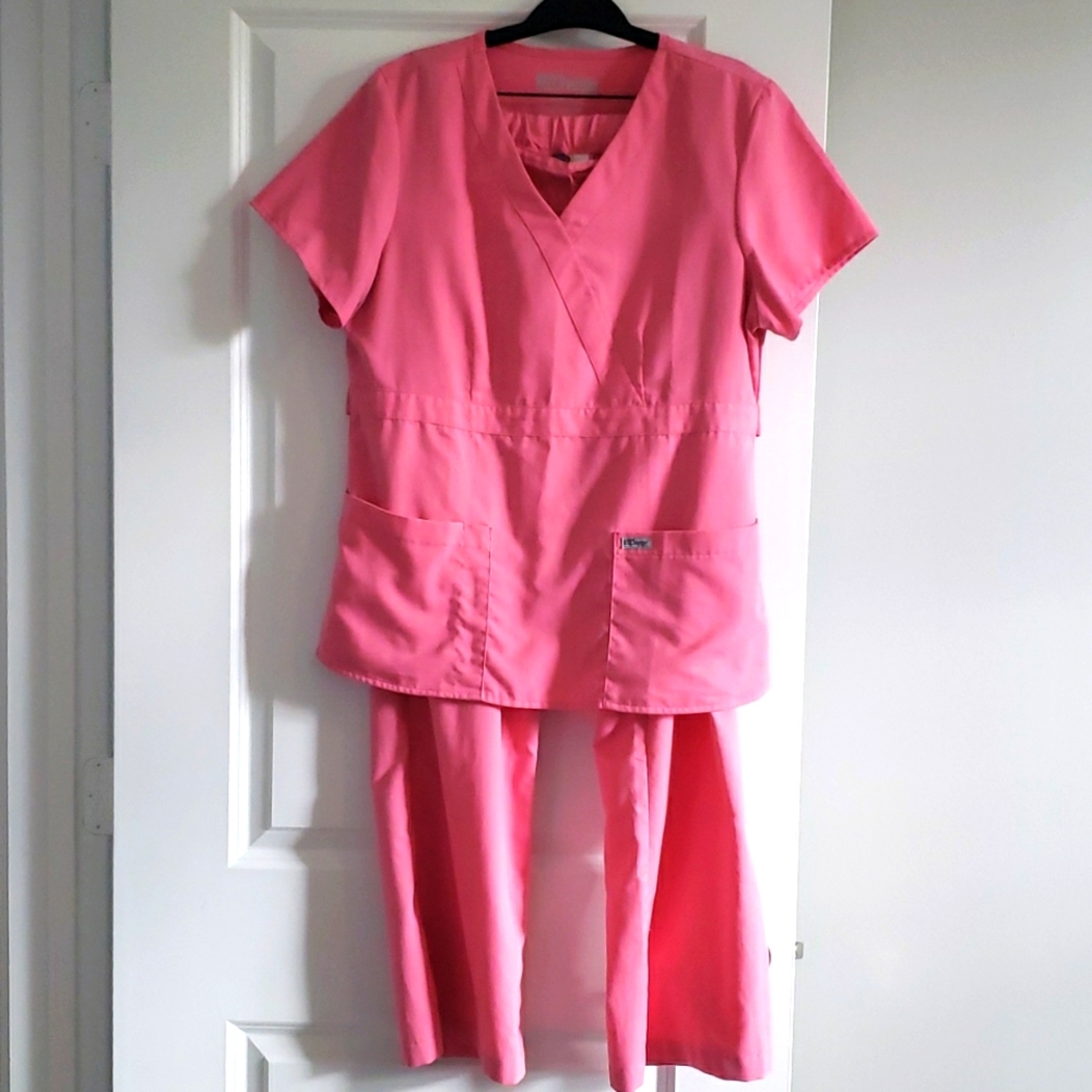 Scrub set